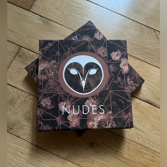 HANK & HENRY | NUDES EYESHADOW PALETTE - Picture 4 of 6